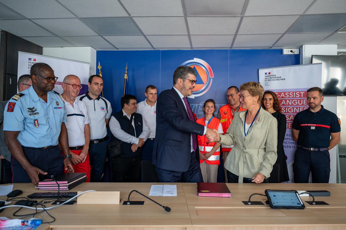 Pendant les #JOP2024, <a href="/FFSSnational/">FFSS National</a>, <a href="/ordredemalte/">Ordre de Malte</a>, <a href="/CroixRouge/">Croix-Rouge fr</a>, <a href="/FederationCB/">secouriste croix blanche</a> et l'<a href="/UNASS_fr/">UNASS</a> expérimentent #MCAssist, le module de prise en charge des personnes sourdes et malentendantes, créé par le <a href="/SDIS14/">SDIS 14</a> .
L'inclusion au cœur des missions des acteurs de la Sécurité civile !