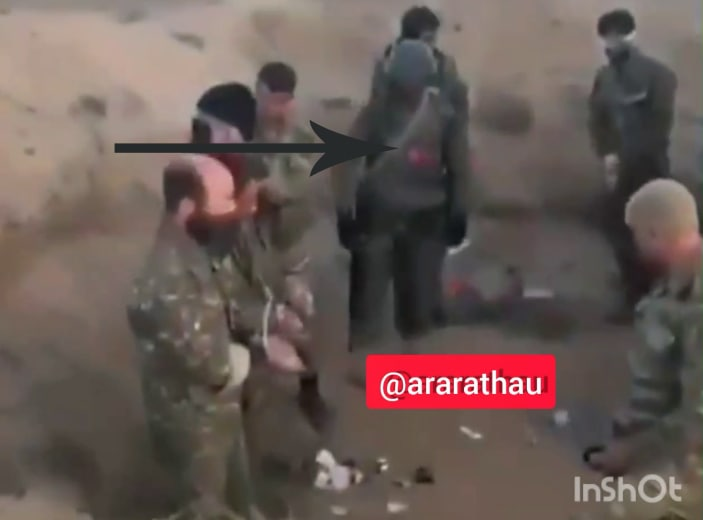 araratpetrosian's tweet photo. A photo of captured #Armenia|n soldiers with a serviceman wearing a Turkish flag patch standing to the side. The photo was taken in #Mataghis/#NagornoKarabakh/#Artsakh in the fall of 2020.
#Azerbaijan #Turkiye https://t.co/ILff8nvFuU