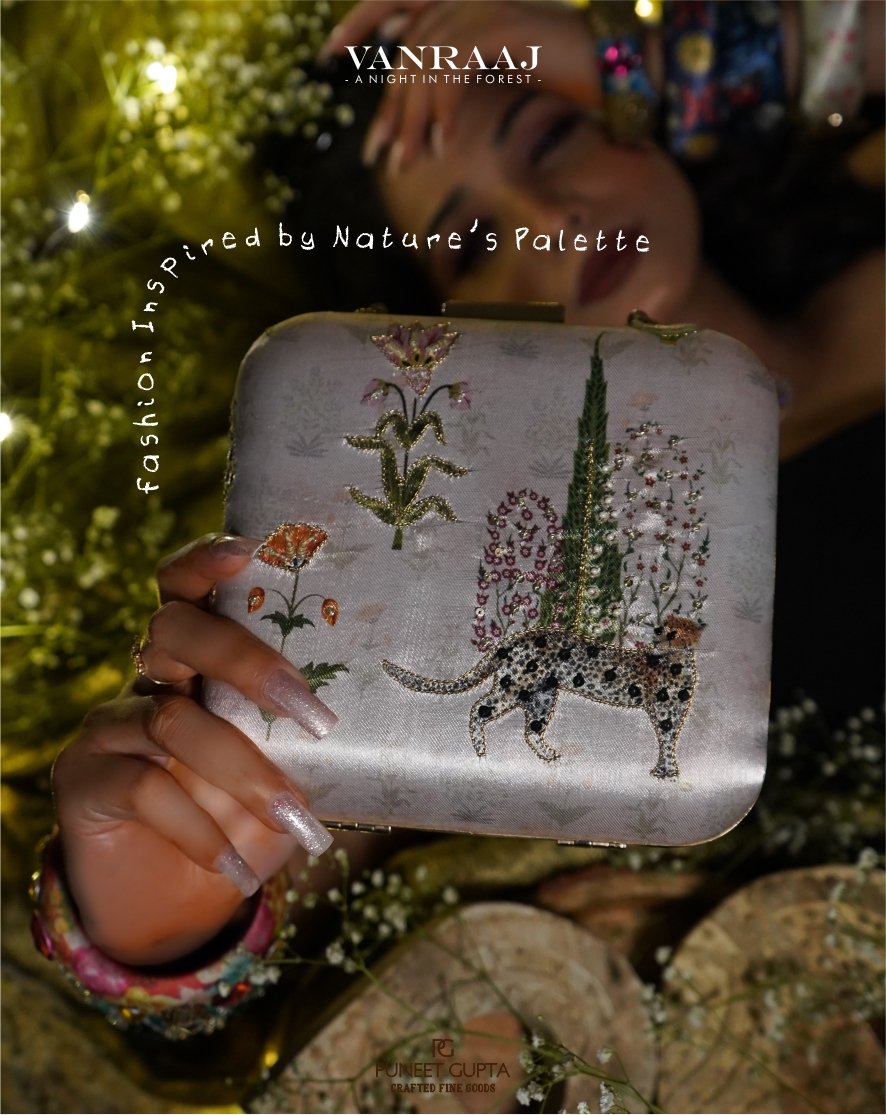 Rule the jungle with this regal "Bagh Raja" clutch. Designed for bold and confident women, it’s perfect for royal gatherings and high-end events. DM for orders.
.
#luxurybags #womenbags  #indiandesigner #rakhi2024 #rakhigifts #rakhidesigns #giftsforher #rakhi #bags #clutches