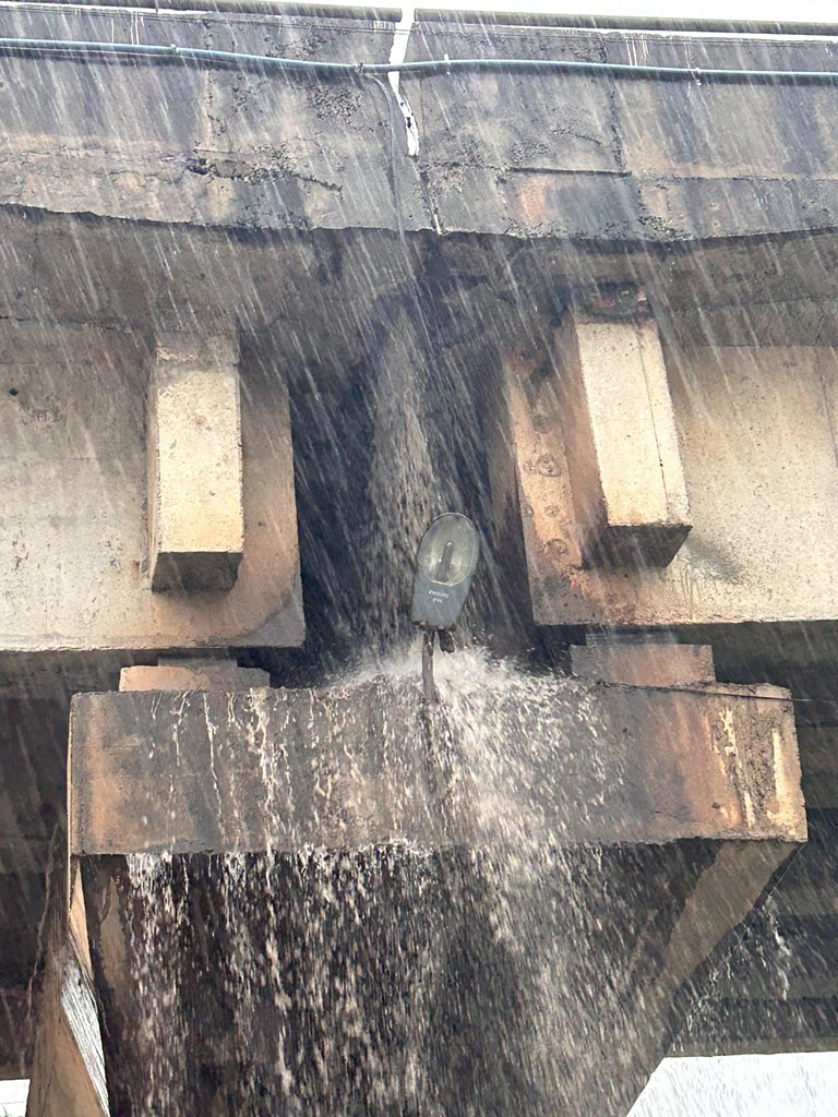 0__Akram__0's tweet photo. I want to grab the attention of @bmcbbsr and @CMO_Odisha @MORTHIndia 
That the flyover bridge of Hitech medical road chak is crack.

I request the administration to take safety measures asap before happening of any mishap. https://t.co/LuLKXDwzmp
