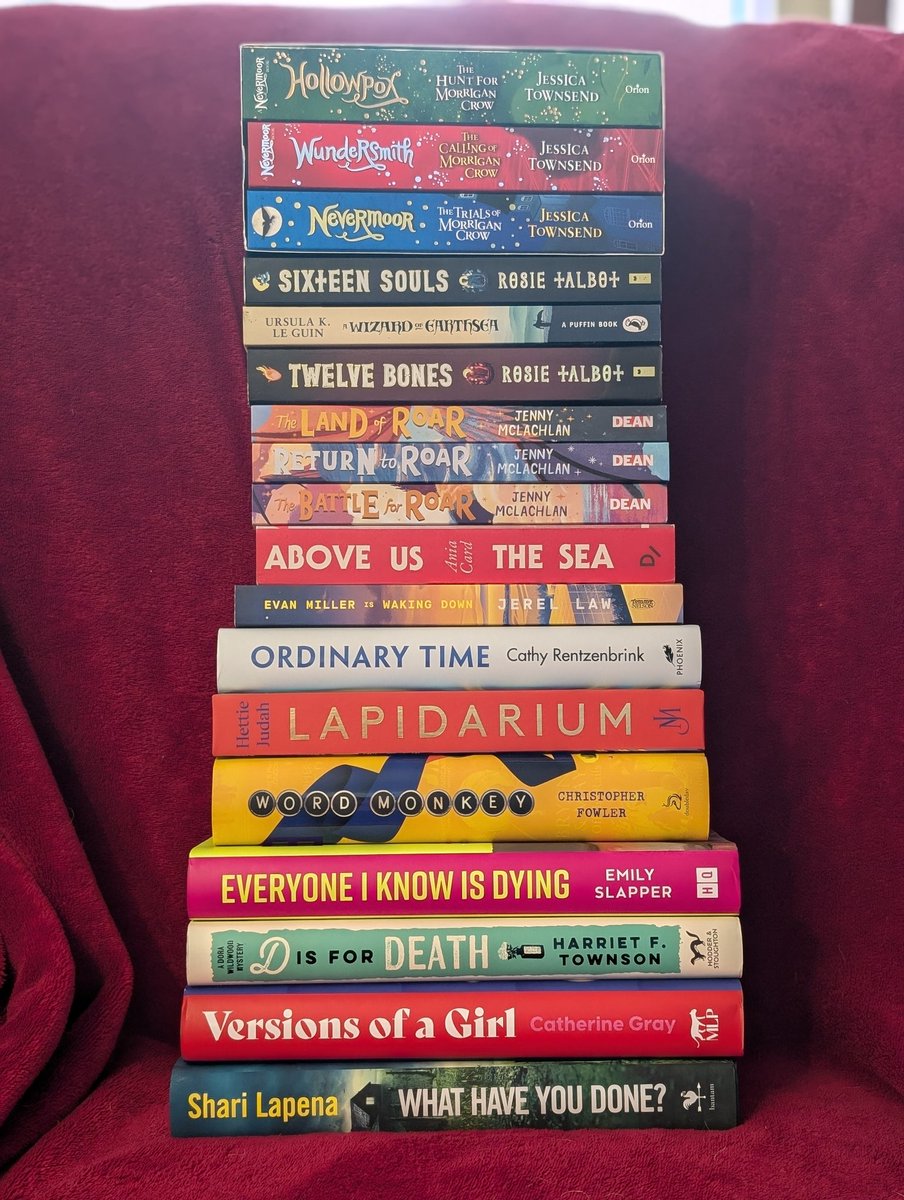 Books By Your Bedside tweet media