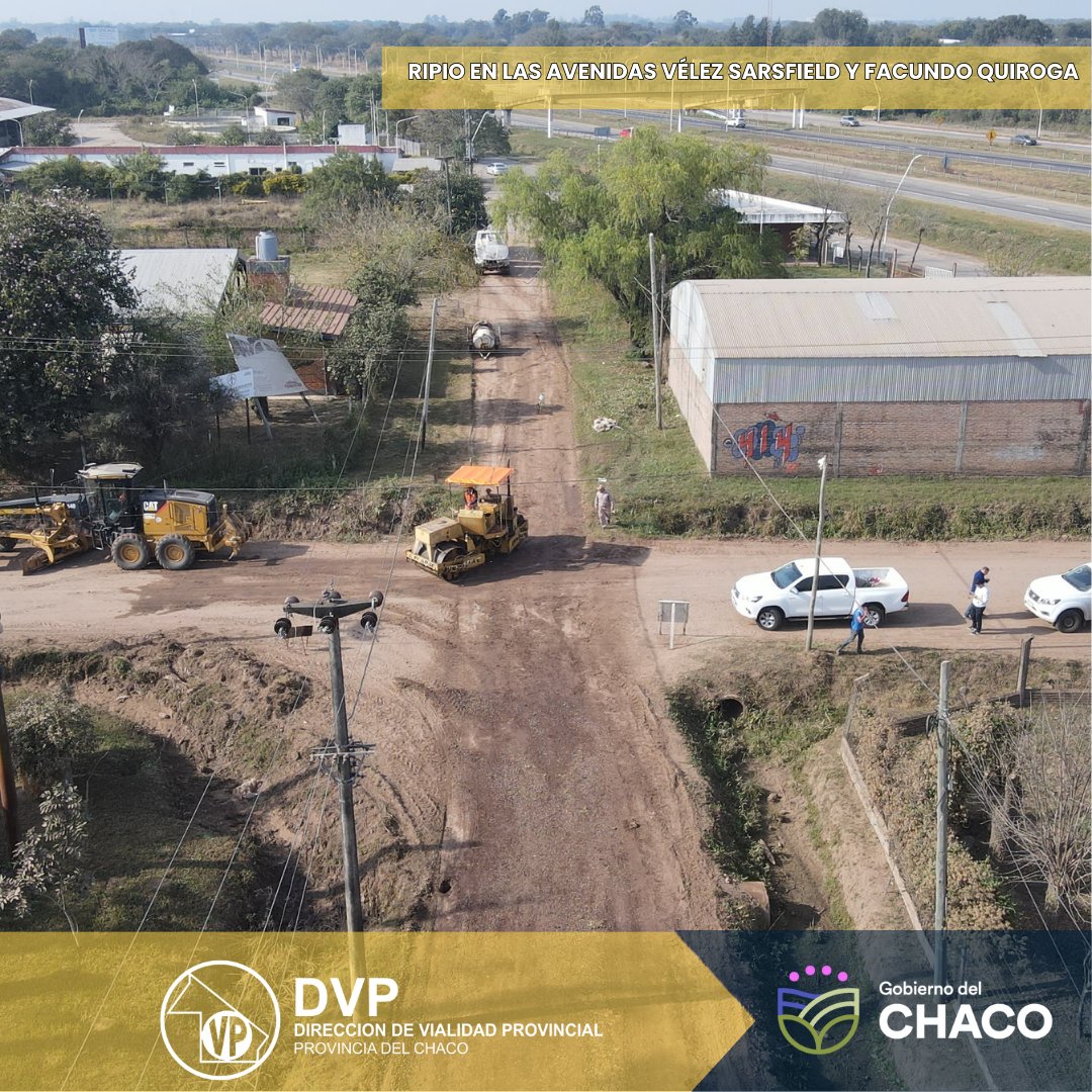 ChacoDvp's tweet photo. 🚧Vialidad Provincial continúa con los trabajos de mejoramientos de calles en Resistencia. Actualmente trabaja en el ripio de las avenidas Vélez Sarsfield y Facundo Quiroga. https://t.co/3XFaXqNM41
