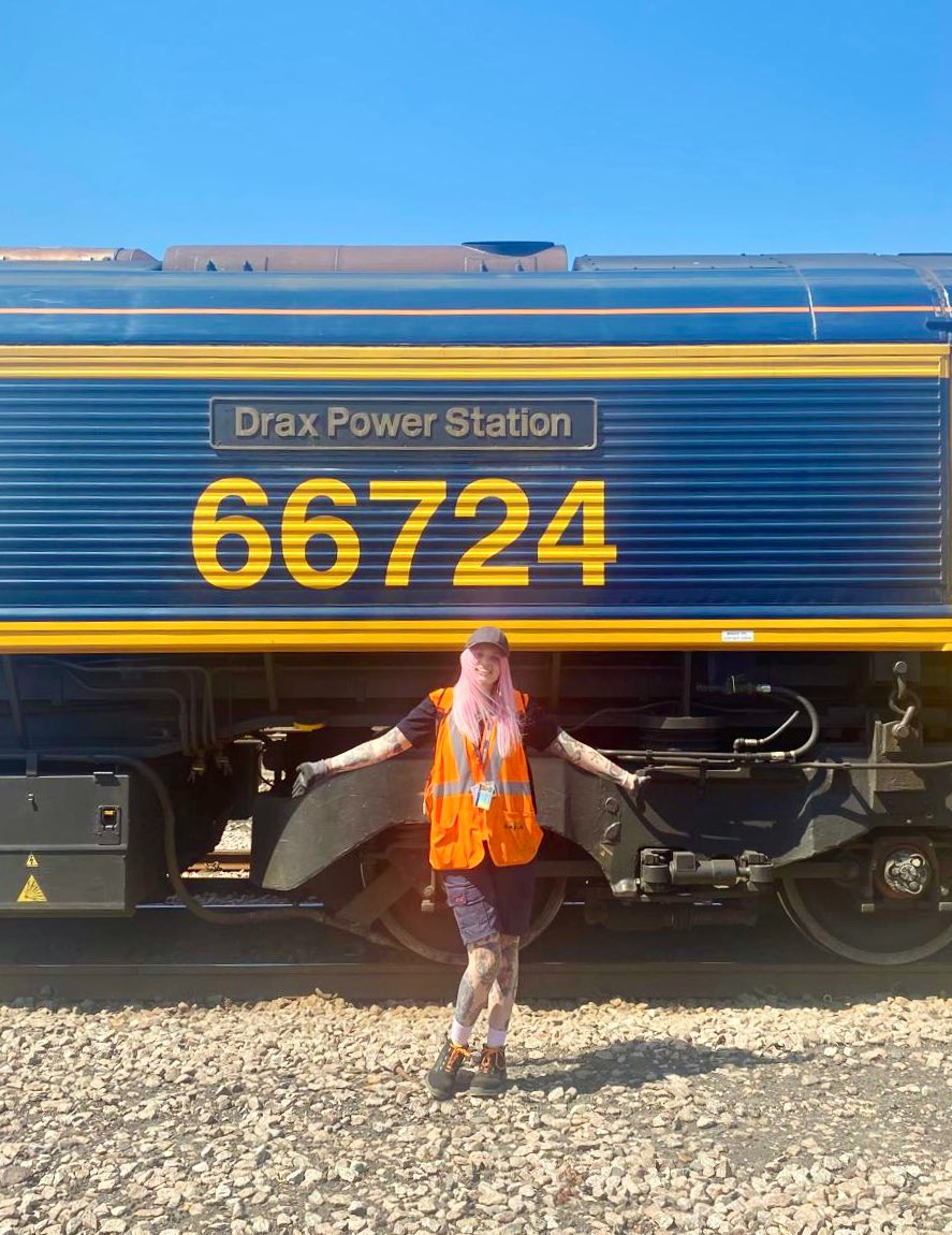 Bessie 🚂 🦡 tweet media