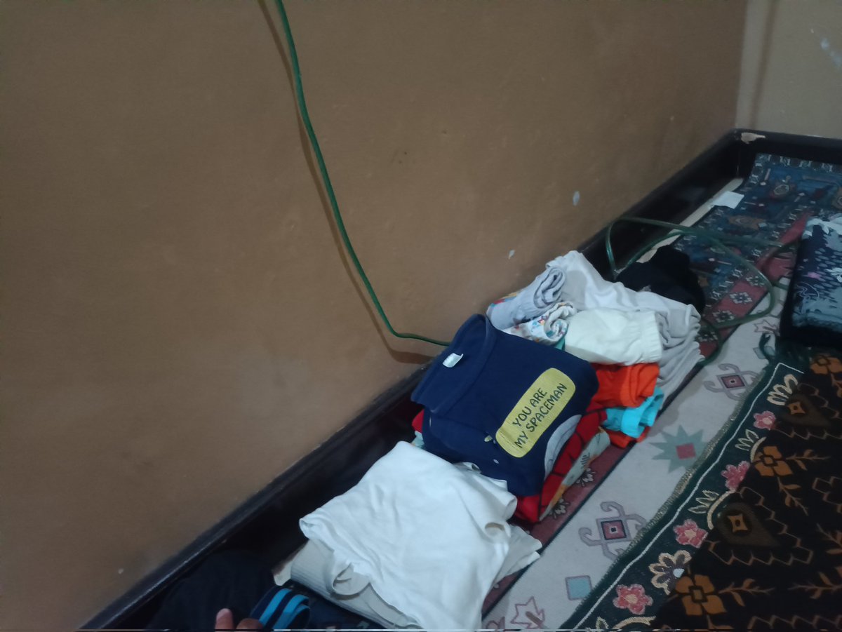 AnugrahBimar's tweet photo. Jam 20:41 WITA baru dapet segini. Isi perut dulu biar gak pingsan. Tips selanjutnya adalah jaga asupan tubuh di sela sela setrika baju 🤣. Gak cuman lari maraton aja yang perlu asupan di tengah race. Setrika juga harus! Wkwk https://t.co/wdL36pBTPi