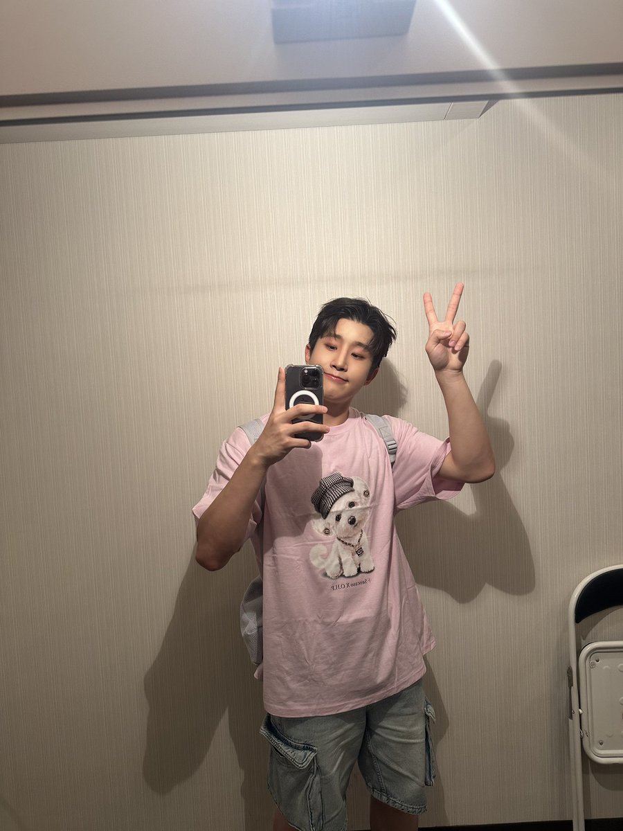 offclASTRO's tweet image. 늦었다 ㅠㅠ 노래나왔어용!! 로하를 위한 You💜 항상 고맙고 사랑합니다😍