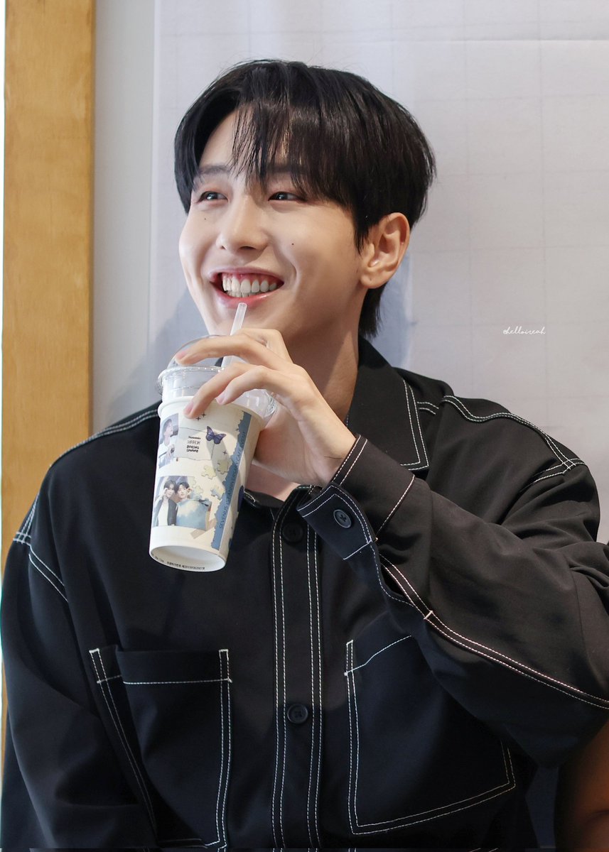 helloireah0325's tweet photo. 240728 세븐어스 데뷔카페

행복해💕

#이레 #IREAH #희재 #HEEJAE
#세븐어스 #SEVENUS
@ireahand_ @heeeeeejae94 https://t.co/nYxLLdvlbW