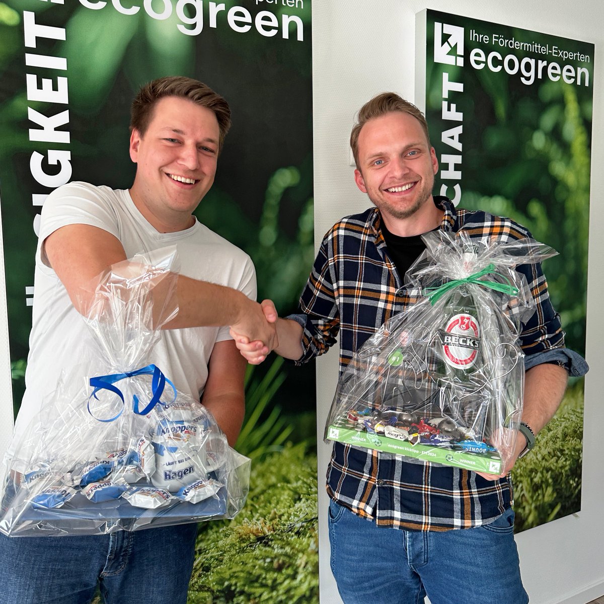 Kurz von #Paris2024 zurück zu #EURO2024:  #teamecogreen feiert nicht nur seinen #Tippkönig, sondern auch Verlie.. - wir meinen Sieger der Herzen.🤭 Wer wer ist? Seht selbst 😉
#tippspiel #foerdermittelexperten