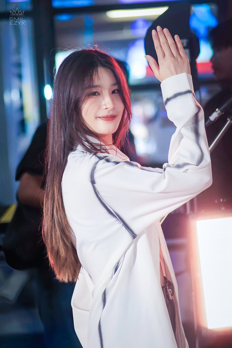 _smilezyx's tweet image. 240728 | #QWINHIDEOUTSHOWCASE
#MINGMINGMINDY #MINDY_TH