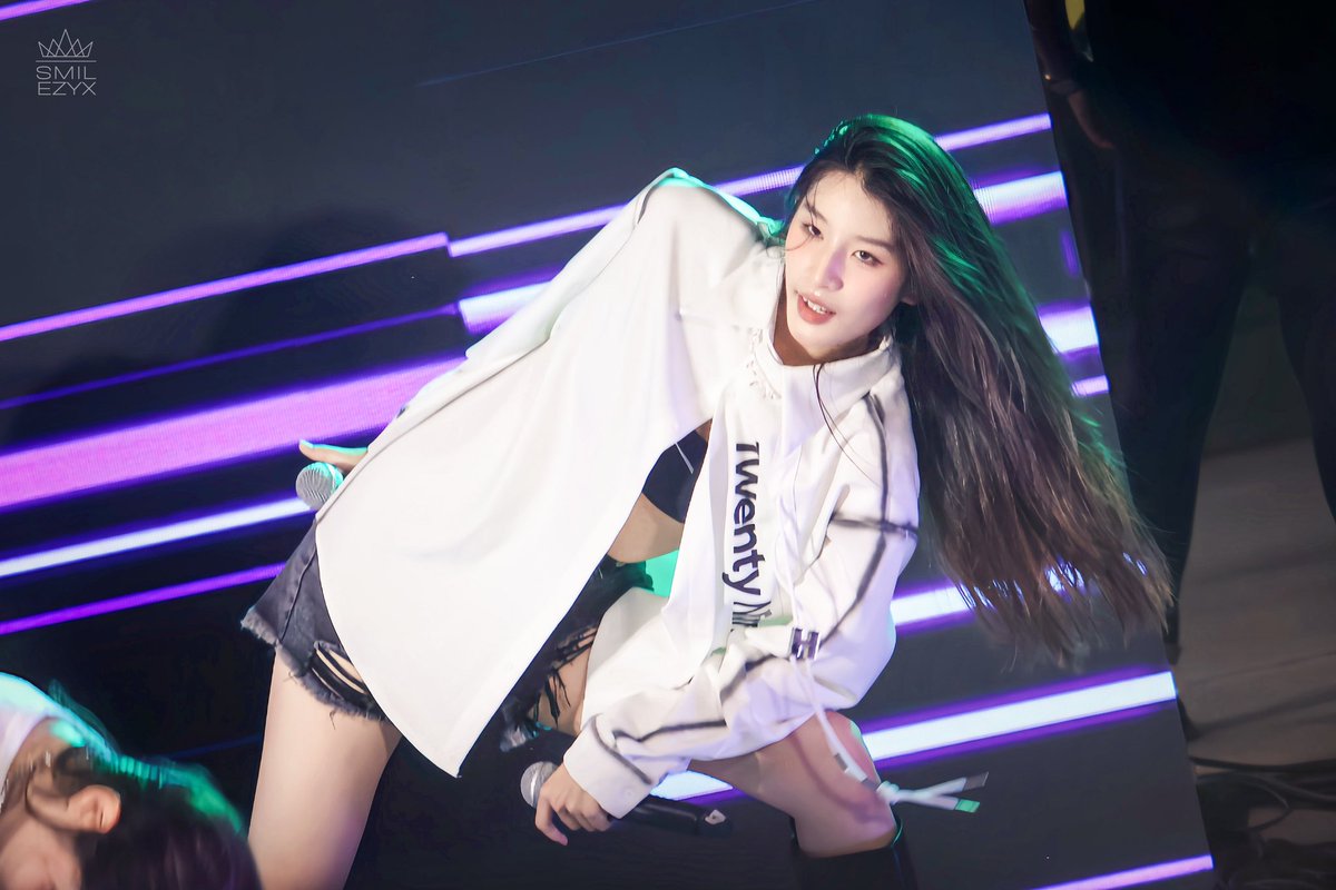 _smilezyx's tweet image. 240728 | #QWINHIDEOUTSHOWCASE
#MINGMINGMINDY #MINDY_TH