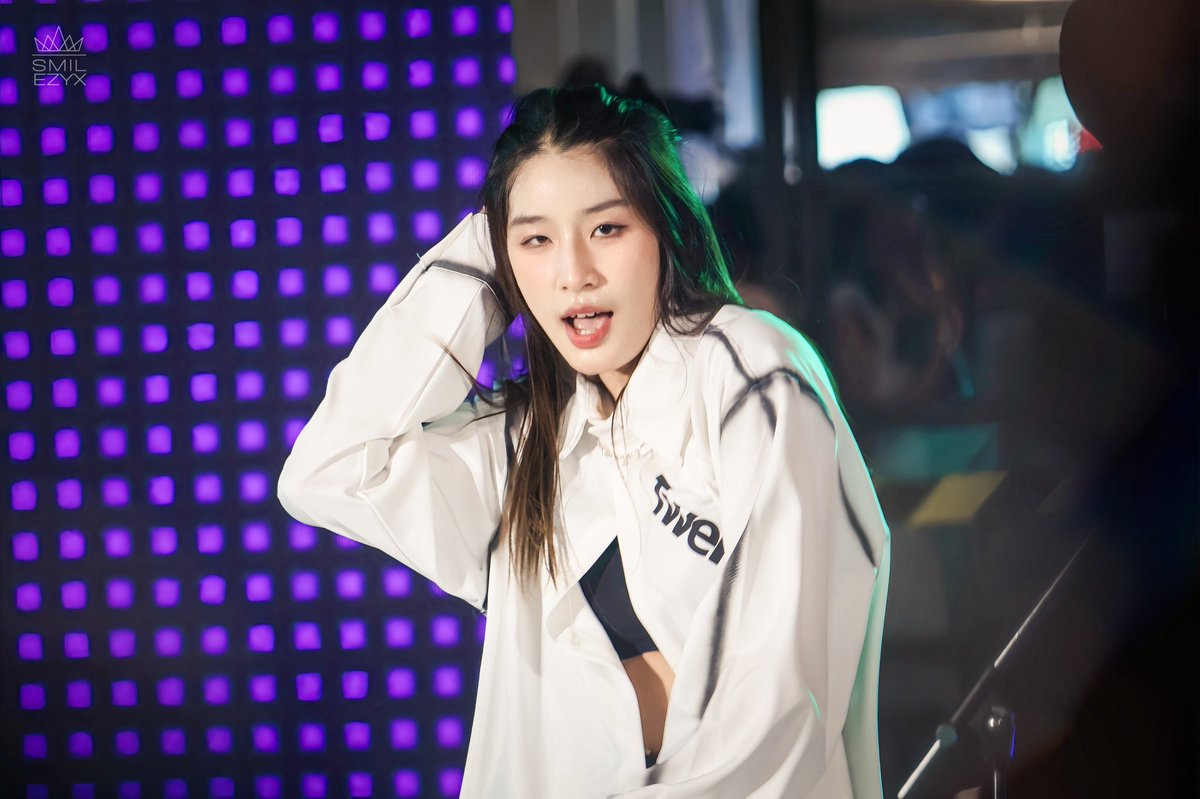 _smilezyx's tweet image. 240728 | #QWINHIDEOUTSHOWCASE
#MINGMINGMINDY #MINDY_TH