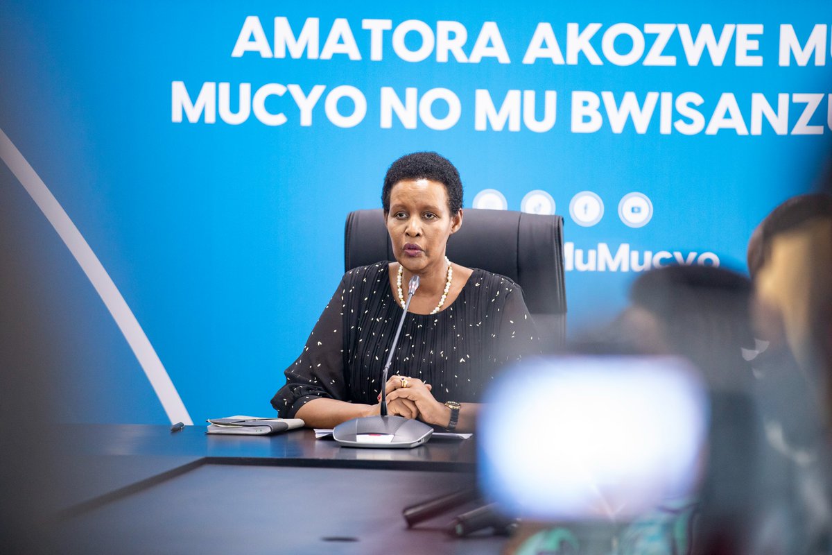 Reka tubigarukeho gato.

Mwabonye uburyo <a href="/RwandaElections/">National Electoral Commission | Rwanda</a> yakoze neza mu gihe cy'amatora? Indorerezi zo mu Rwanda n'indorerezi mpuzamahanga zose zanzuye ko amatora yabaye mu mucyo, mu mahoro, mu bwisanzure kandi ko yari fair.

I'm proud of my country🇷🇼😍