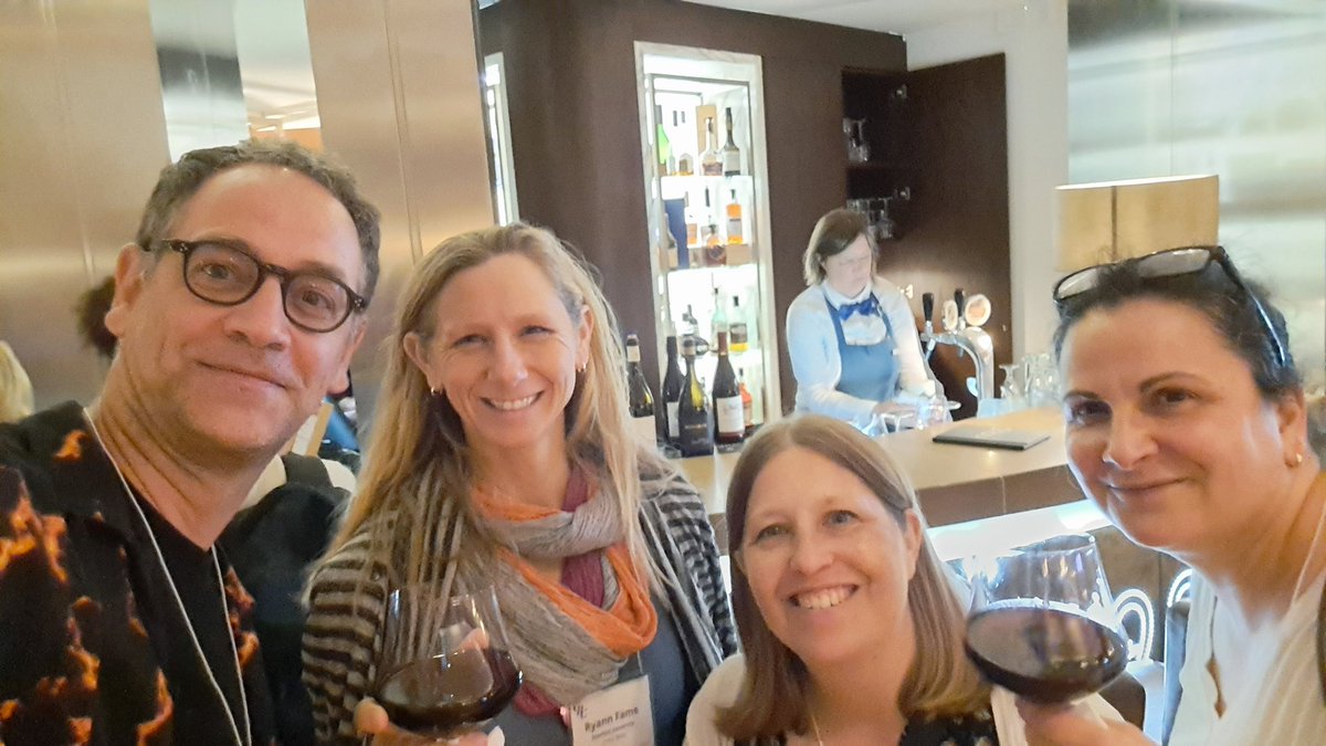 Suzanne Tharin MD PhD tweet media