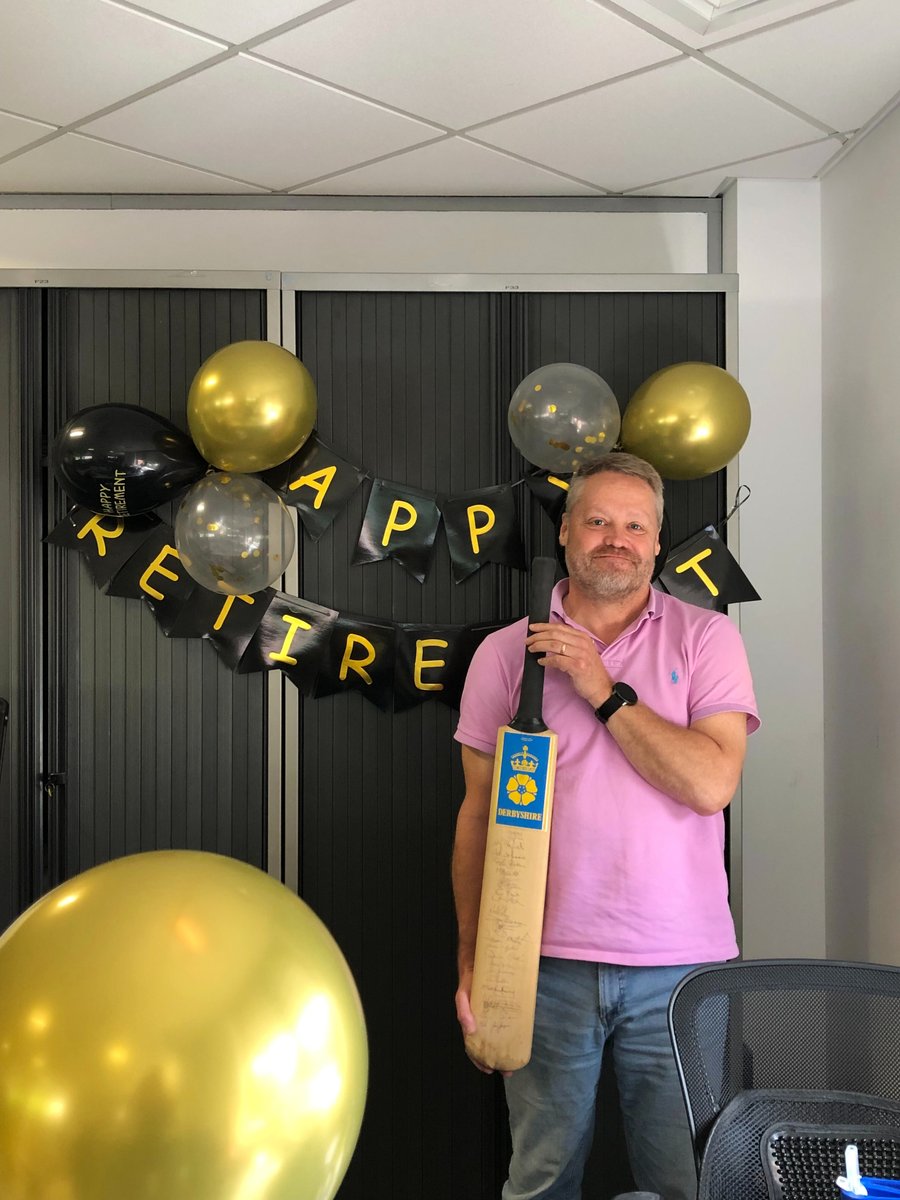 After 15 years of service, Peter is retiring!🎉

As part of his farewell gifts, we got him a Derbyshire cricket bat signed by the 1991 team.

On behalf of the entire Umbrella team, thank you Peter for everything! Happy retirement! 😌

#retirement