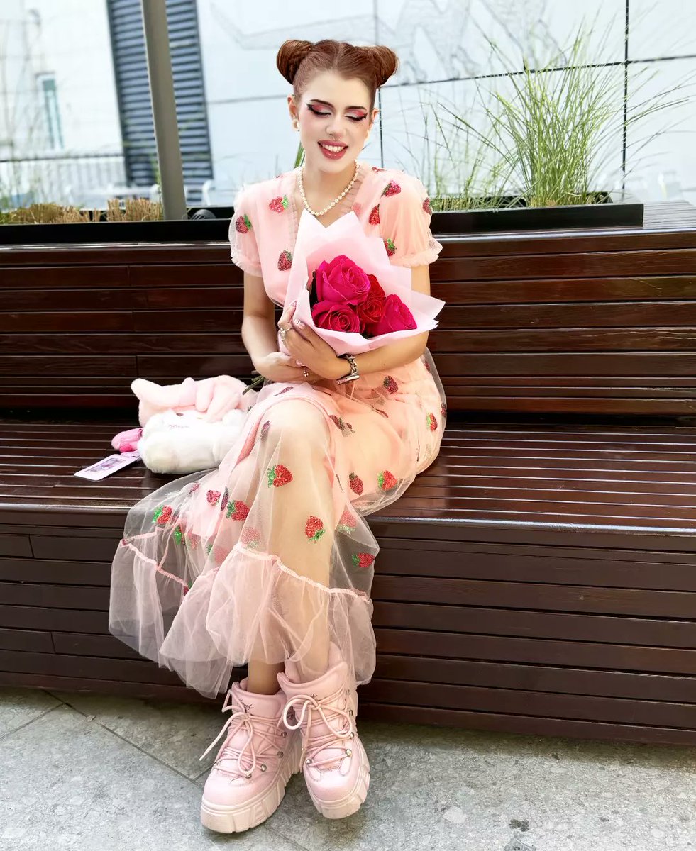 elviratrepovici's tweet photo. after crying comes a beautiful smile! 🧸
you always make me become the strongest version of me, thank you ❤ for helping me regardless of the situation! Don't forget that I have a new snapchat elvi_tp
-
-
#aesthetic #pastelgoth #pastelgirl #strowberry https://t.co/fY7FKLDmRa