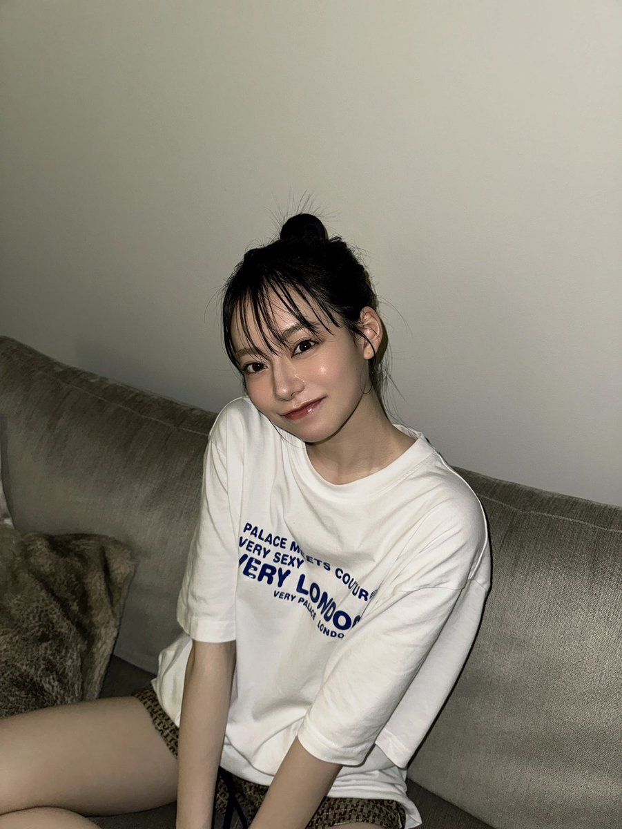 NAGOMI3232's tweet image. こーくんが撮ってくれた📸 
お家にいるオフな時でも盛りたいからBeautyCamのiPhoneカメラモードで撮った👀🤍 

鏡越しで撮る外カメフラッシュも好き🫶 

 #beautycam #pr