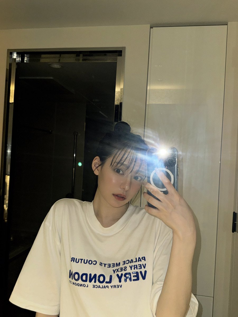 NAGOMI3232's tweet image. こーくんが撮ってくれた📸 
お家にいるオフな時でも盛りたいからBeautyCamのiPhoneカメラモードで撮った👀🤍 

鏡越しで撮る外カメフラッシュも好き🫶 

 #beautycam #pr