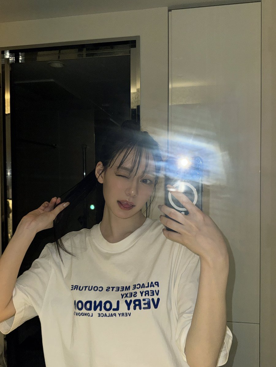 NAGOMI3232's tweet image. こーくんが撮ってくれた📸 
お家にいるオフな時でも盛りたいからBeautyCamのiPhoneカメラモードで撮った👀🤍 

鏡越しで撮る外カメフラッシュも好き🫶 

 #beautycam #pr