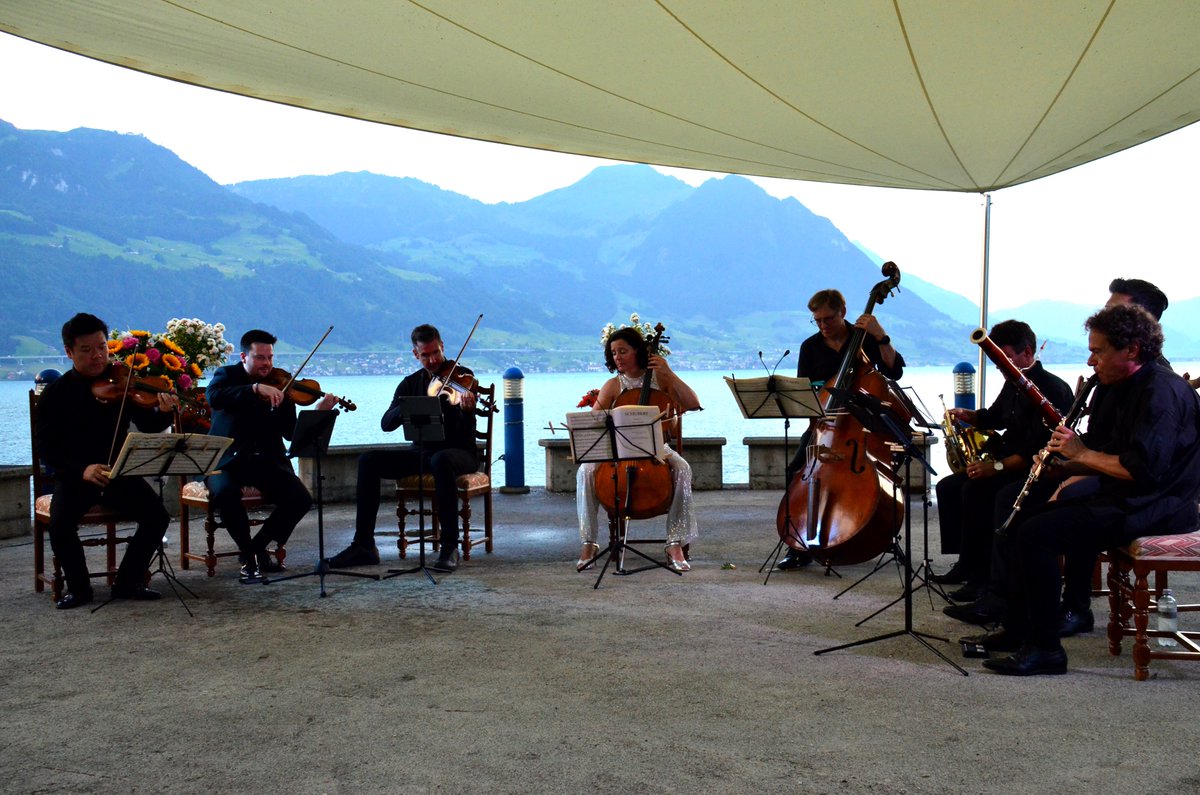 MajaWeberCello's tweet photo. Was für ein wunderbares Jubiläum!👏🎼 Herzlichen Dank allen Beteiligten, Musiker*innen, Helfer*innen, Sponsor*innen und natürlich unserem treuen Publikum🧡

#StradivariFest #Gersau#StradivariQuartett #Jubiläum#Schubertiade #Schubert#Kammermusik#Kammermusikfestival https://t.co/liDDHmHpZ6