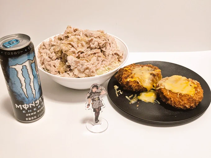 今日は肉の日(29日)だから冷しゃぶとメンチで宴ぞ!₍⁠₍⁠⁾⁠⁾ #飯テロ 