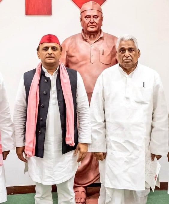 SolankiUzma's tweet photo. समाजवादी पार्टी के वरिष्ठ नेता, पूर्व विधानसभा अध्यक्ष, पूर्व मंत्री आदरणीय माता प्रसाद पाण्डेय जी को नेता प्रतिपक्ष चुने जाने पर बहुत बहुत बधाई एवं शुभकामनाएं। https://t.co/TzaxVPLoIB