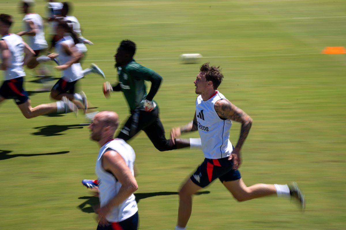 ManUtd's tweet photo. Pushing hard in the LA heat 👊☀️

#MUFC || #MUTOUR24 https://t.co/xqqGZItlWf