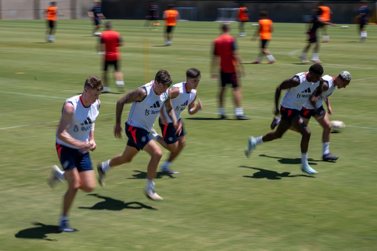 ManUtd's tweet photo. Pushing hard in the LA heat 👊☀️

#MUFC || #MUTOUR24 https://t.co/xqqGZItlWf