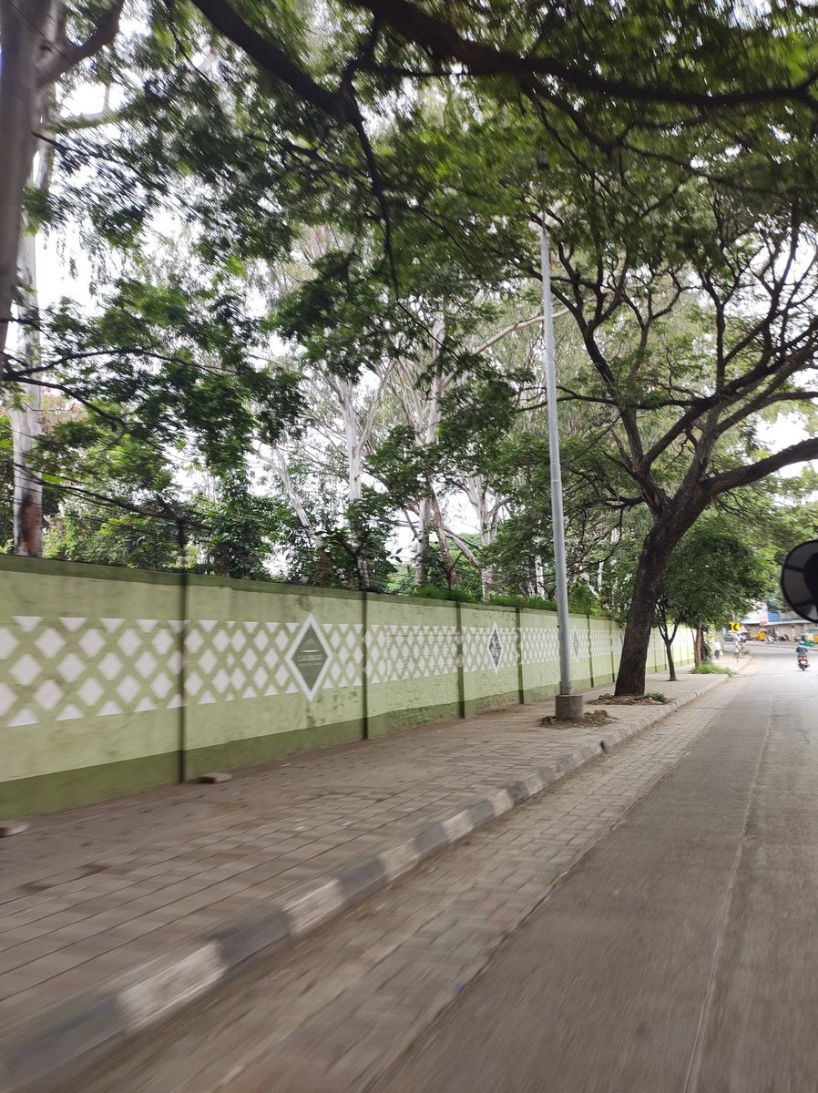 This freshly painted green wall  flanked by trees that skirts Lalbagh is a thing of joy.
The colour is perfect and adds tranquillity to the space.
I want to say it takes so little to reimagine our cities, but clearly someone with taste picked the colour and design.