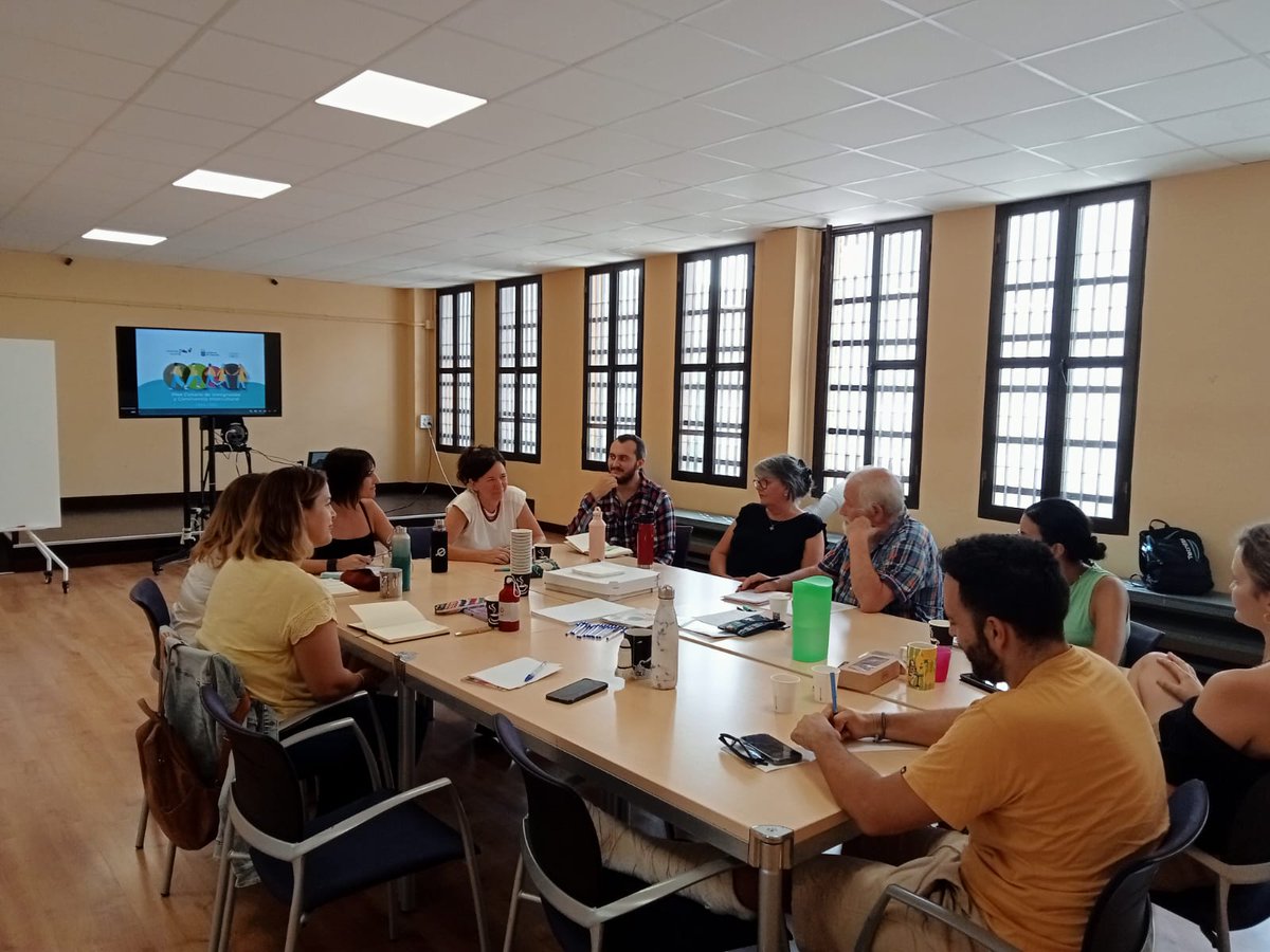 Hola a todos/as 😊La semana pasada el equipo del programa asistió a una jornada de capacitación sobre #diversidadcultural y #migraciones con el experto Carlos Giménez. Fue un espacio enriquecedor donde se dieron muchas reflexiones. ¡Gracias Carlos por todos los aprendizajes! 🌍💬