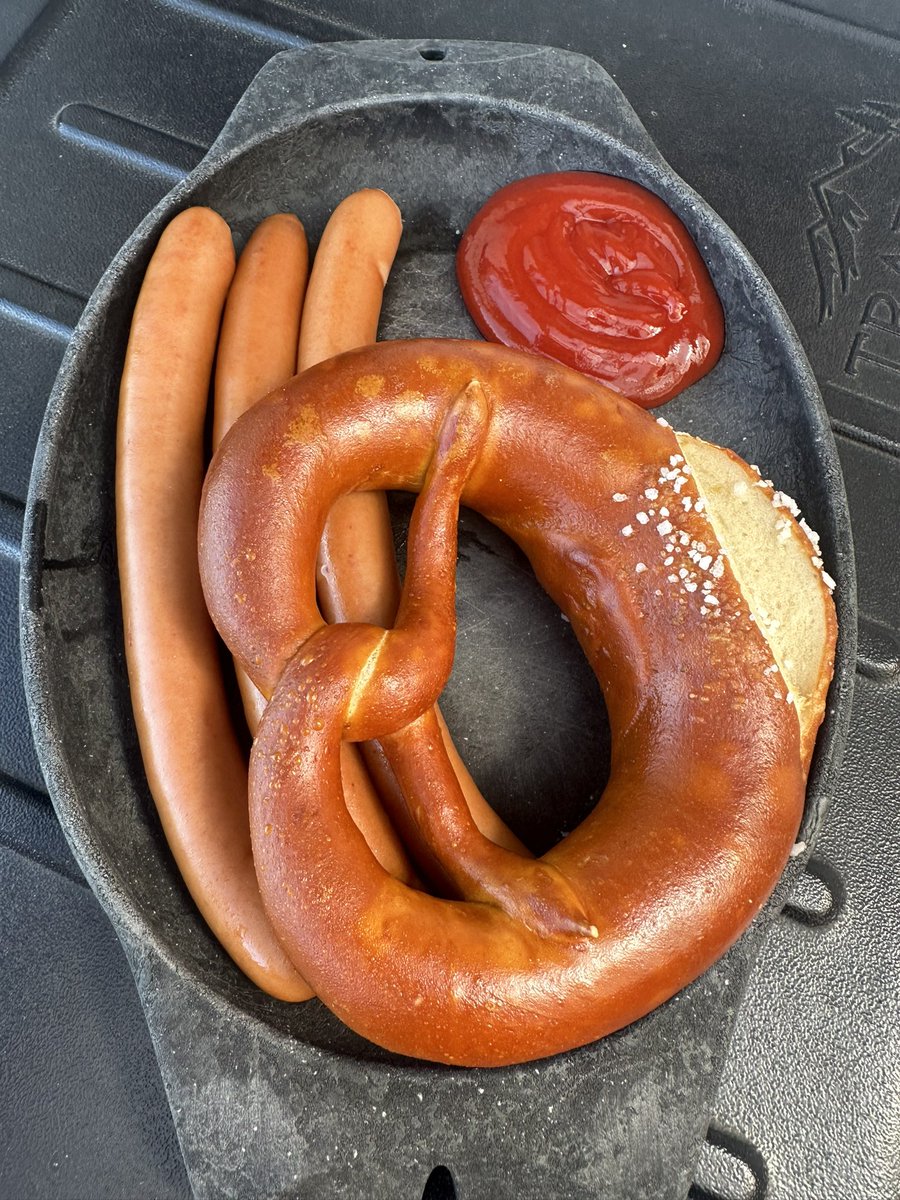 FPflaumenbaum's tweet photo. #HFFA #heißwurst https://t.co/4PCe26aQ0D