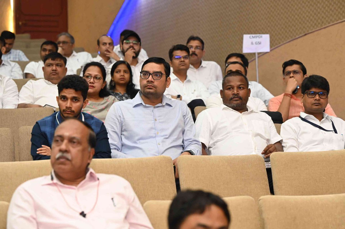 GeologyIndia's tweet photo. Shri Akhouri Bishwapriya, DDG, SU:Jharkhand, in his address highlighted GSI’s decade-long efforts in advancing mineral investigation across various commodities in Jharkhand and outlined future plans to elevate these efforts and fully harness state’s vast natural resources. https://t.co/i2HcMpz5QR