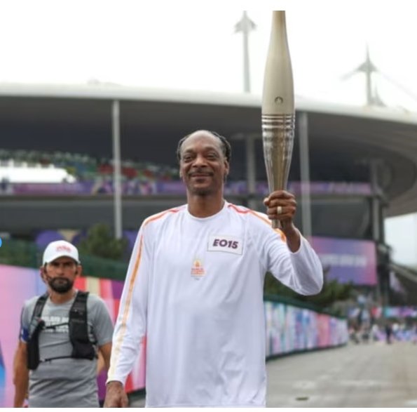 BenKenge1's tweet photo. L'histoire retiendra que, l'ambassadeur de l'industrie mondiale des Sports Mr Ben KENGE était dans la liste de privilégier qui ont touché la flamme Olympique PARIS 2024 @Nick_Mulongo @DeboraK_RDC @leopard243 @EmMerveille @MamyKanku @fannytshhis @guyntoto @Guymafuta @MacofootSa https://t.co/TSKbvsEt0H
