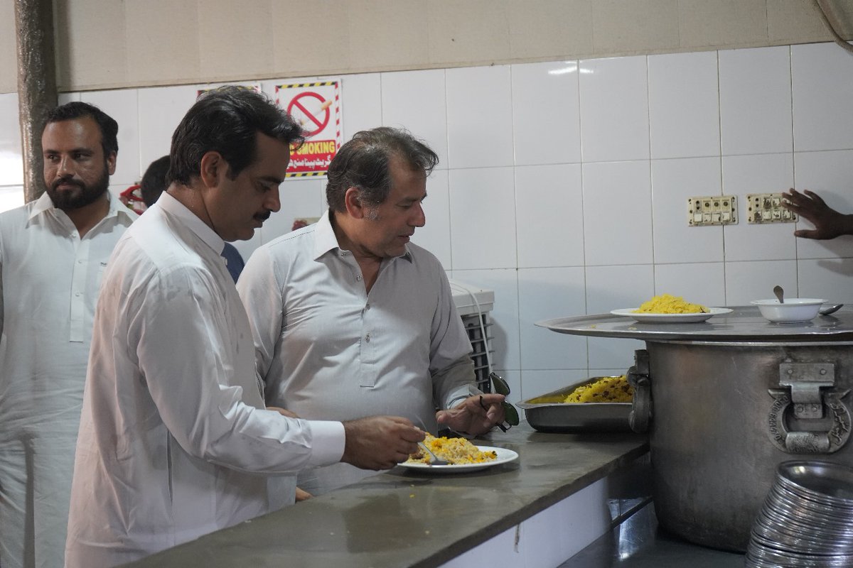 TheNoorProject's tweet photo. We were honored to host Mr. Ahmar Rasheed Bhatti, Member Provincial Assembly Punjab, at The Noor Project. His visit provided a valuable opportunity to discuss our ongoing initiatives and future goals.

#TheNoorProject #MakeADifference #breakingthecycleofpoverty #freeskills https://t.co/QKGMES2LC9