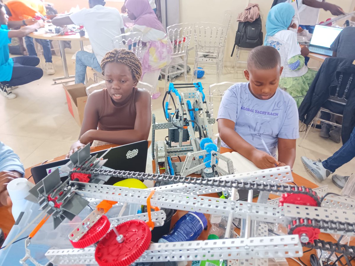 akwesiga23's tweet image. Breaking News: 

Uganda wins second position at Pan African Robotics Championship in Dakar Senegal. Only 4 points behind Mali. A Malian robotician shouted at one of our kids, the youngest in the whole tournament, and freaked him. #RobotsUganda  #PanAfricanRoboticsCompetition.