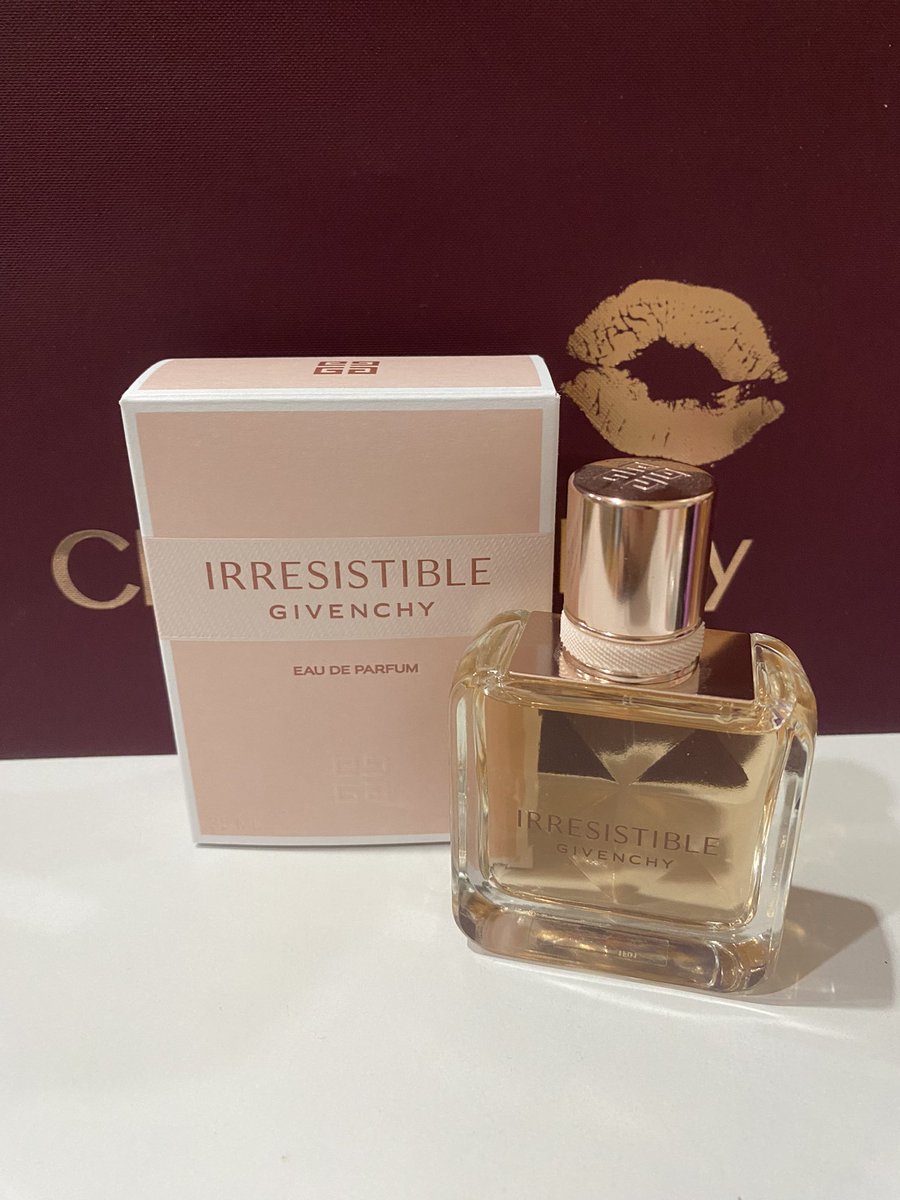 yys_shop2's tweet photo. ✧.* ส่งต่อ ♡⊹ น้ำหอม givenchy irresistible eau de perfume กลิ่นออกหวานแบบคุณหนูๆไม่เลี่ยน ส่งต่อ 1,500฿ ส่งฟรี ผ่อนได้ค่ะ 
#ส่งต่อเครื่องสำอาง #ส่งต่อคสอ #ส่งต่อคสอมือสอง #ส่งต่อสกินแคร์ #รีวิวน้ำหอม #ส่งต่อน้ำหอม #โล๊ะตู้ https://t.co/VeVESE5BAt