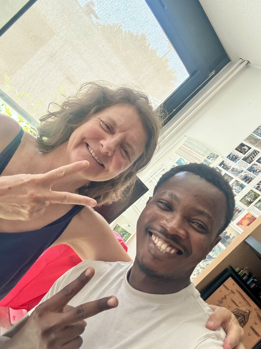 Saying farewell to my master thesis supervisor 🥲. It was amazing working on calcareous nannofossils and carbon isotopes. I look forward to applying the acquired experience in my PhD Journey.