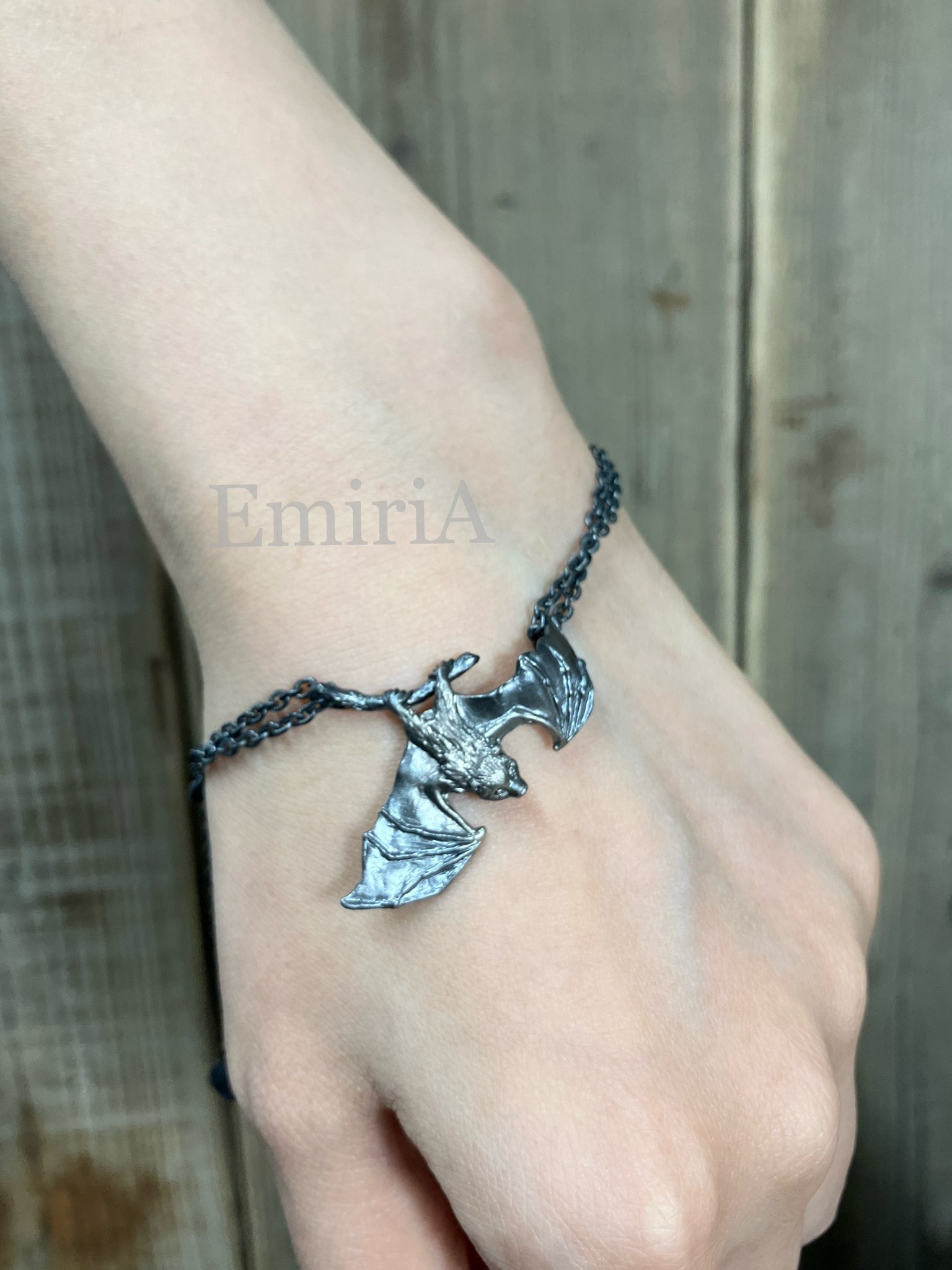 EmiriA オガサワラオオコウモリ ブレスレット EmiriA オガサワラオオコウモリ ブレスレット