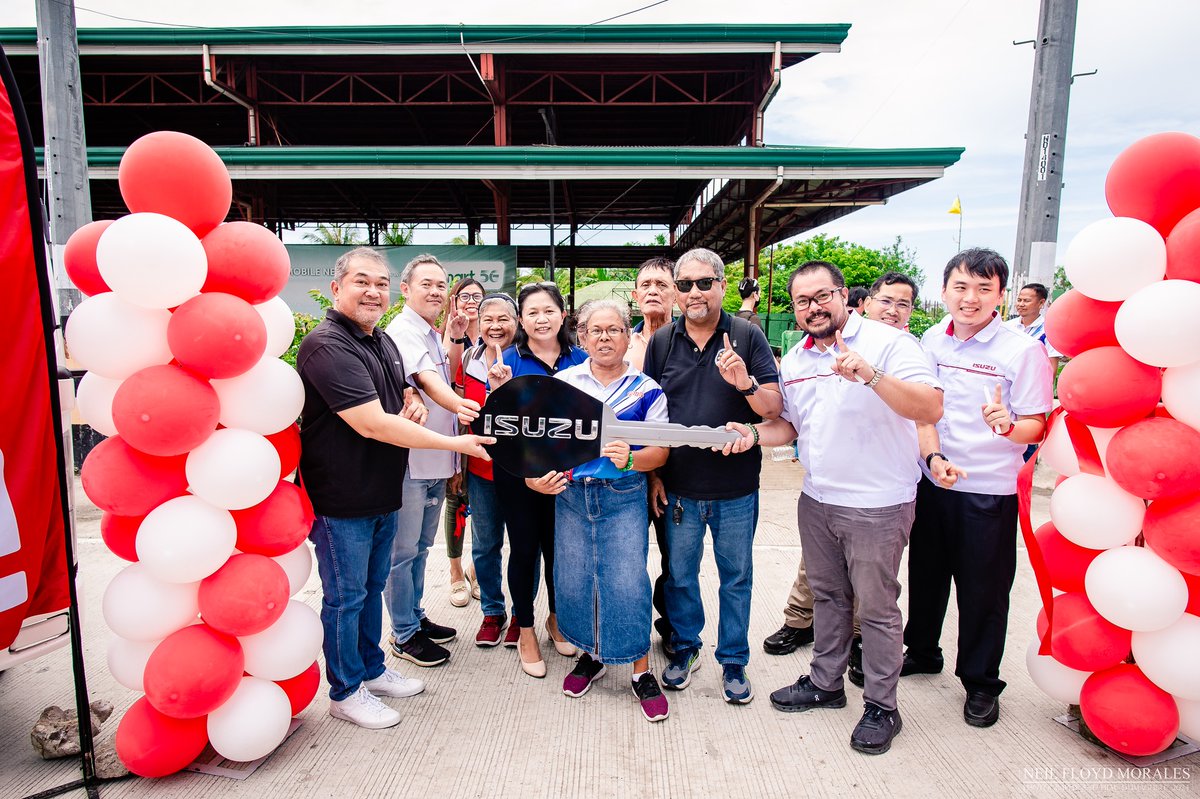 centromfg's tweet photo. Congratulations Isuzu Dumaguete on the successful turnover of Isuzu NLR77H Modern PUV Class 3 to DAUIN TRANSPORT SERVICES COOPERATIVE. More power to your business! Thank you for choosing Centro truck bodies!

#IsuzuDumaguete #IsuzuPhilippines #ModernPUV #CentroManufacturing https://t.co/ugO5eRHCAQ
