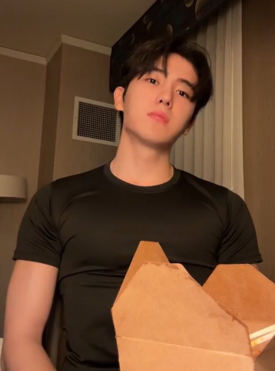 나는절대로우회전좌회전
후퇴유턴이런거하지않아
⠀                               야우회전좌회전은
⠀                               해야될거아니야
⠀                               어떻게직진만하냐
⠀                               길은찾아가야될거아니야
៖...