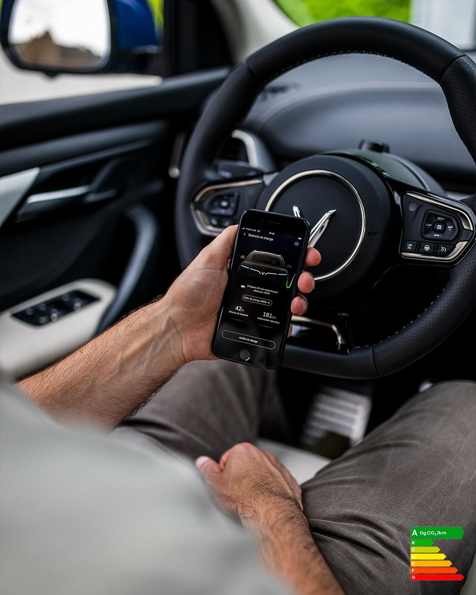 Restez connecté grâce à l'écran tactile personnalisable de 15,6" de votre VF 8 et à l'accès au Smart Service pour gérer votre voiture, votre recharge et vous détendre.
—
Pour les trajets courts, privilégiez la marche ou le vélo.
#SeDéplacerMoinsPolluer

#VinFast #VF8