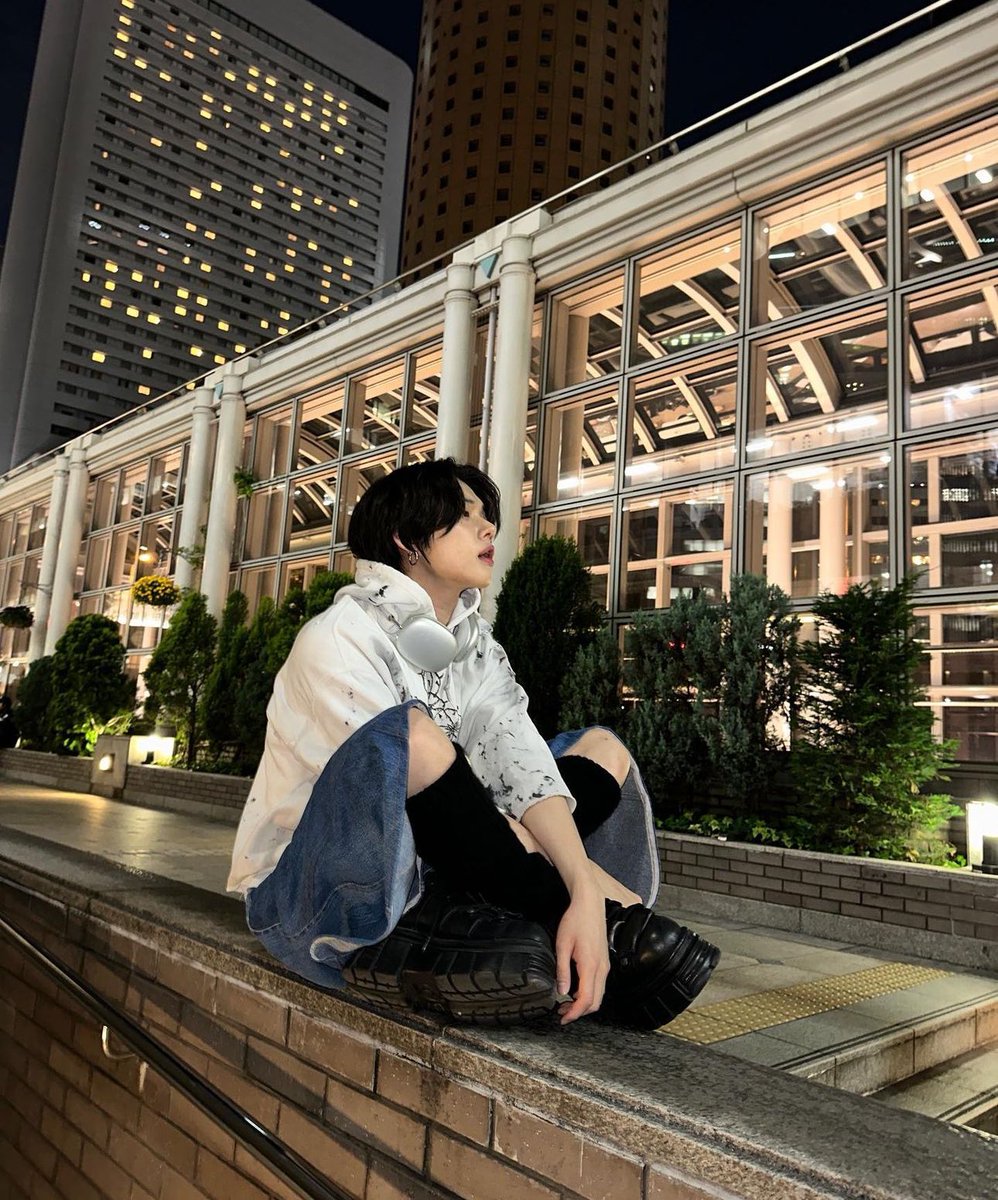 OKAY BUT THERE’S AN AU HERE????????

dropping this and dipping again