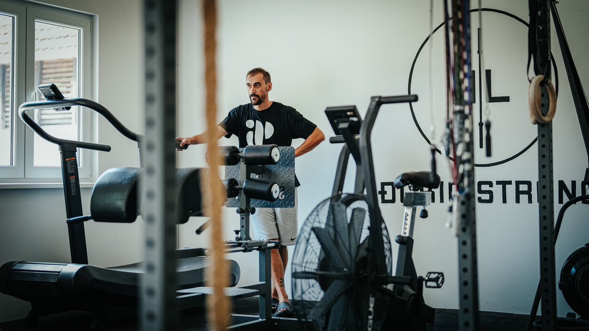 polyzasp's tweet photo. @CrossFitGames prep w/ Lazar https://t.co/ee9Y18rYB5