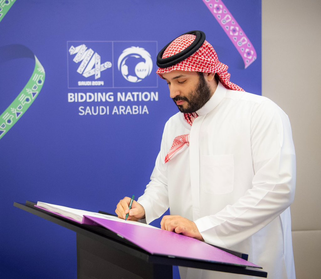 سمو سيدي #ولي_العهد يبارك استكمال المملكة للإجراءات النهائية لملف استضافة #كأس_العالم_2034 ... استعداداً لتسليمه للفيفا🇸🇦❤️