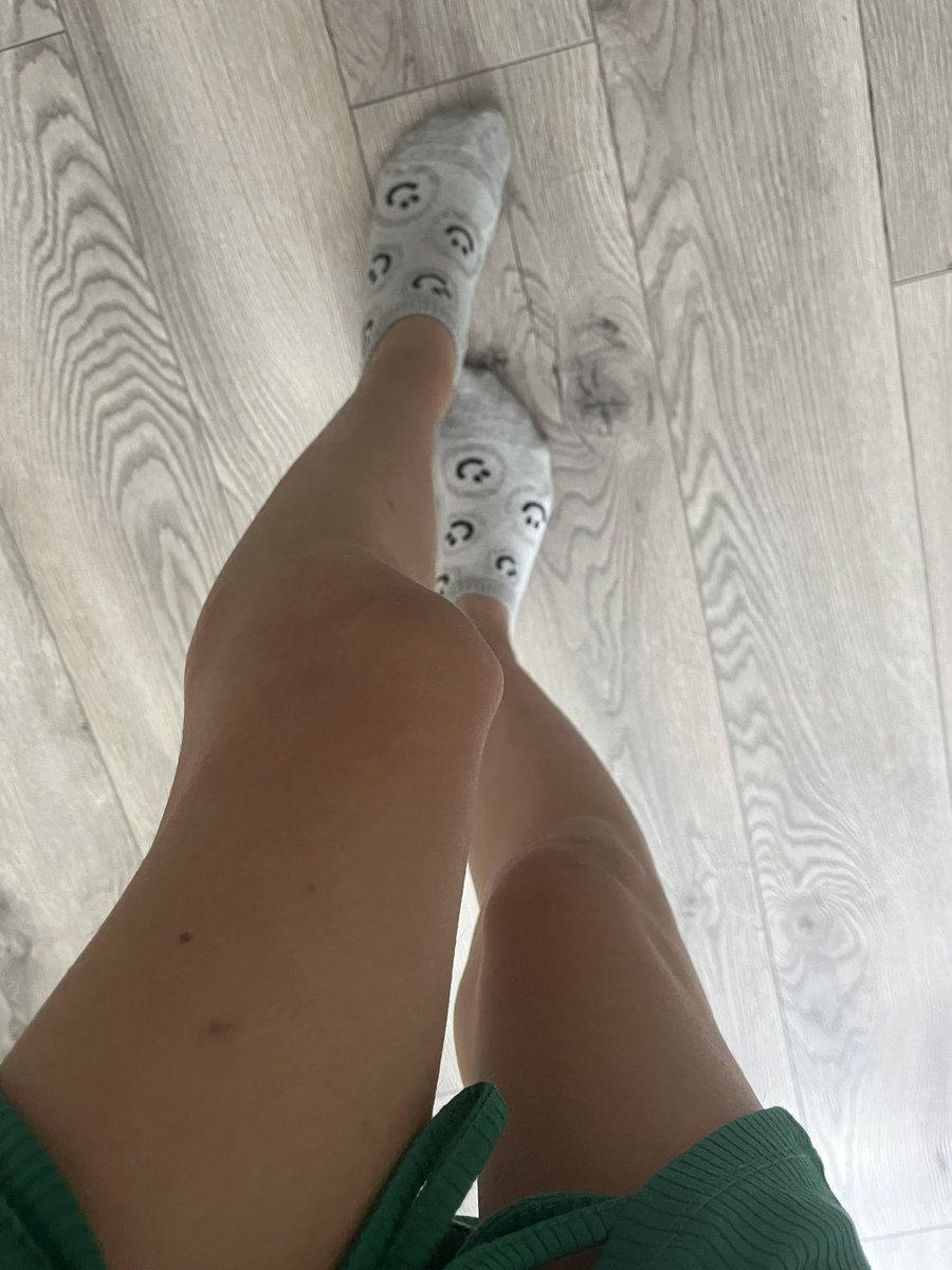 Dzień dobry findom 🫡
U mnie nadal kiepsko ale trudno mi się tu nie udzielać 

Nie pytajcie proszę co się stało, nie chcę o tym narazie rozmawiać 

findom femdom finsub 
#findom #findompl #atm #blik #dominacjafinansowa #paypig #paypigpl #slave #simp #bankomat #dojenie #beta