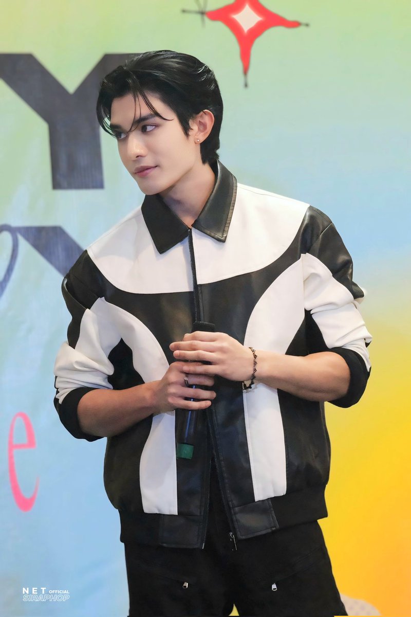 NetOfficialTH's tweet image. #DevyXNet ✨️
🗓 27.07.2024

ส่วความหล่อมาทักทายในวันหยุดค่า 💖

@netsiraphop
#netsiraphop