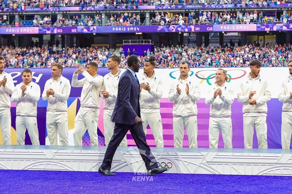 trending_in_KE's tweet photo. Kenya Sevens missed the podium, but Humphrey Kayange, ex-captain and World Rugby Hall of Famer, made Kenya proud by presenting Fiji with their silver medals. Kayange is an IOC member and part of the NOC Executive Board.

#TrendinginKenya https://t.co/5kgLiMzgZc