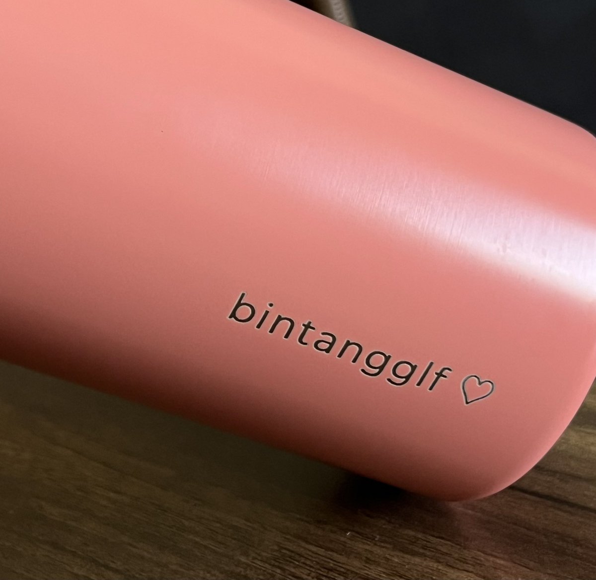 9bintaa's tweet photo. tumbler secantik ini cuman 100rb an, udah bs costom engrave nama. klaimnya tahan panas 24jam/ dingin 16jam. worth it atau ngga?🤔🫵🏻 https://t.co/XL0ShtKTnc