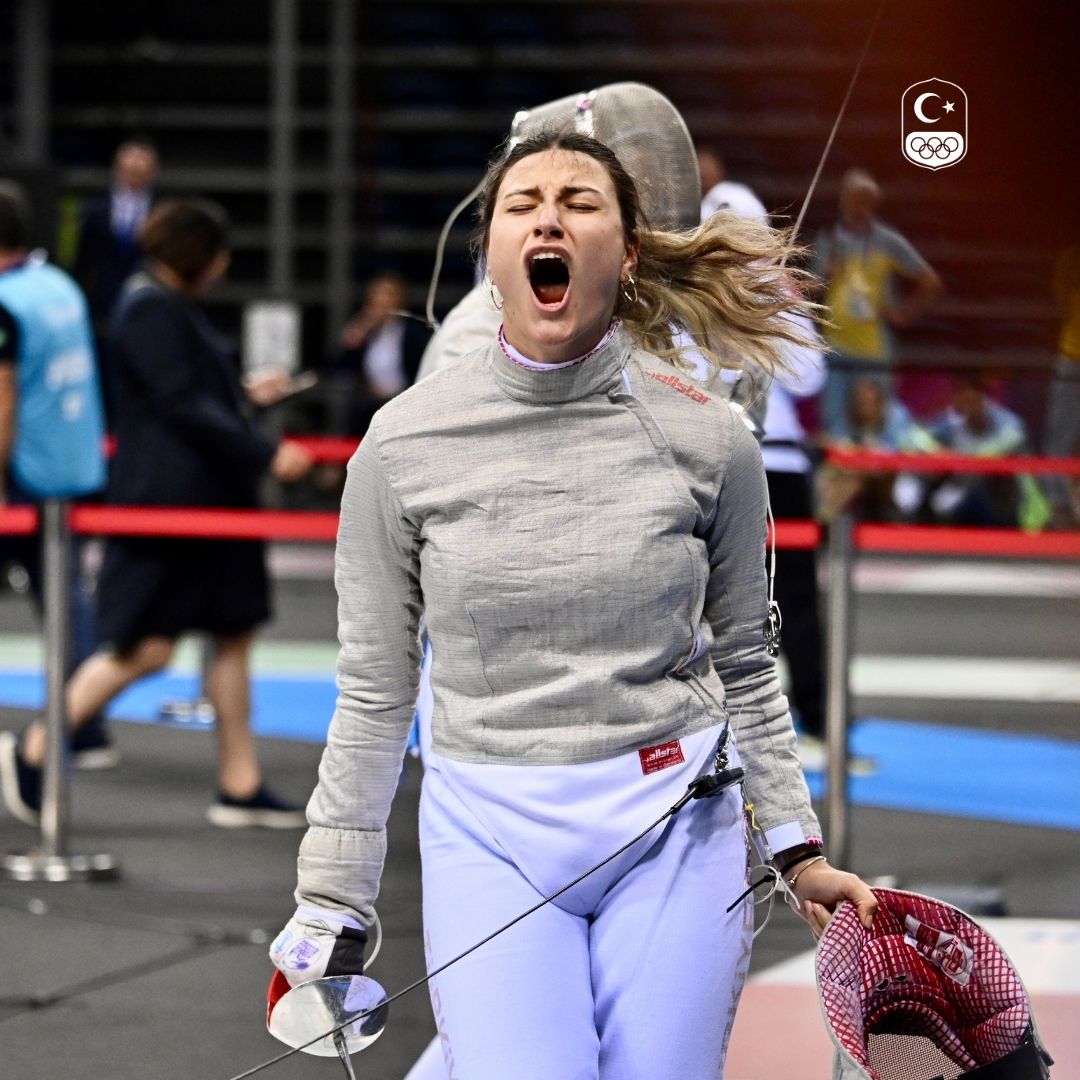 Nisanur Erbil Son 16 Turunda!

#Paris2024 | Milli eskrimcimiz Nisanur Erbil kadınlar kılıç ilk karşılaşmasında ABD'li rakibi Magda Skarbonkıewıcz'i 15-11 yenerek son 16 turuna yükseldi👏

TSİ 15.05'teki karşılaşmada başarılar🇹🇷