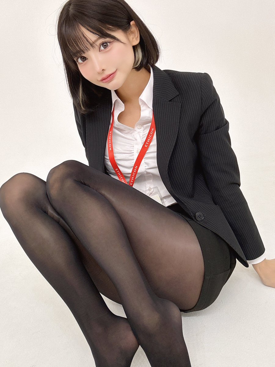 0630_miyu_'s tweet image. さいたまスーパーアリーナで行われる
#コスホリックSPECIAL
新刊のテーマは【OL】×【ストッキング】

脚フェチの方お待たせしました
待望の足裏もあり❗️❗️❗️

是非会場にGETしに来てください📕
お品書きは後日発表✨

 #CHSP