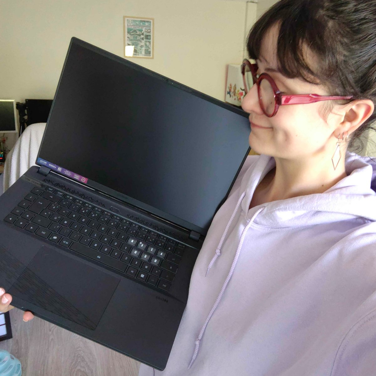 Pépin (@pepipin_) on Twitter photo Trop heureuse de vous présenter mon nouveau compagnon créa que <a href="/IntelFrance/">Intel France</a> m’a envoyé, le Gigabyte AORUS 16X! Il est équipé d’un processeur Intel Core i7-14650HX, d'une 4070, d’un écran 16 pouces 1600p 165Hz génial pour la créa! #collaborationcommerciale bit.ly/AORUSPEPI Trop heureuse de vous présenter mon nouveau compagnon créa que <a href="/IntelFrance/">Intel France</a> m’a envoyé, le Gigabyte AORUS 16X! Il est équipé d’un processeur Intel Core i7-14650HX, d'une 4070, d’un écran 16 pouces 1600p 165Hz génial pour la créa! #collaborationcommerciale bit.ly/AORUSPEPI