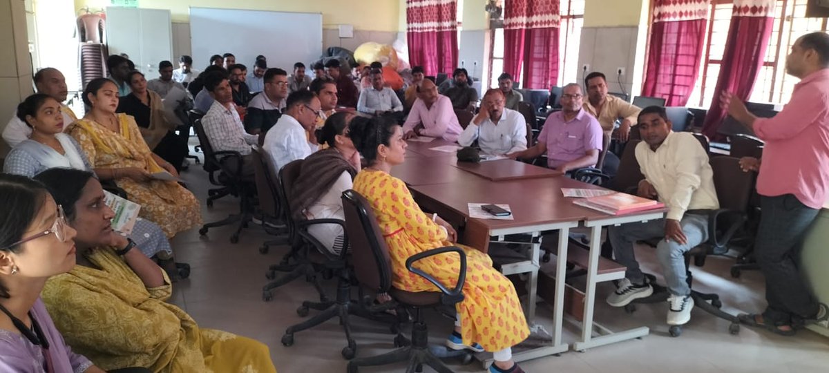 sbvno2_1925402's tweet photo. @southeastscert 
Vidyanjali activity on #ShikshaSaptah 
Name of the Activity - creat awareness among teaching professionals 
No. of participants impacted - 100
Name of the school- SBV NO 2 MOLARBAND 
UDISE no- 07090120409
District - South East
HoS Name- Sh Prabhakar Tripathi https://t.co/oiUPS4T6Io
